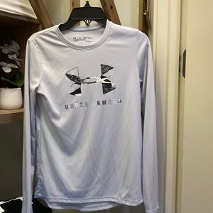 Brand new boys Under Armour long sleeve shirt size medium